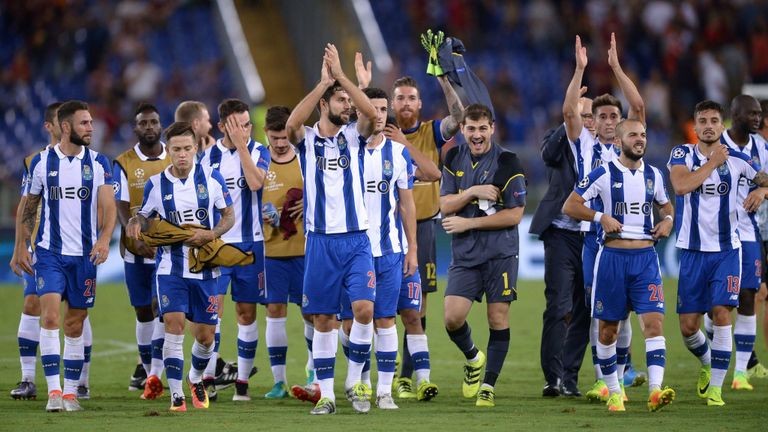 Liverpool cẩn thận, 'hung thần' Pepe chuẩn bị có mặt tại Anfield - Bóng Đá
