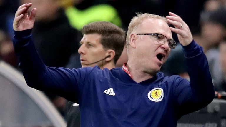 CHÍNH THỨC: Thầy của Scott McTominay bị sa thải - Bóng Đá