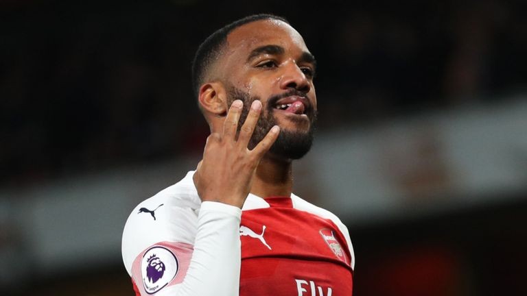 Barcelona muốn đổi 2 ngôi sao lấy Lacazette - Bóng Đá
