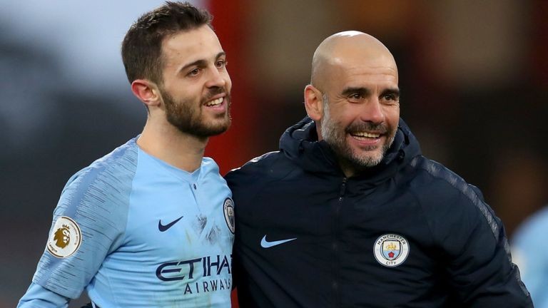 Mendy gửi món quà 'không thể tin được' cho Silva trên sóng truyền hình - Bóng Đá