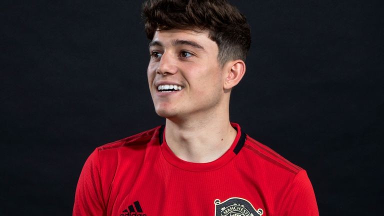 Daniel James' rise from Shrewsbury flop to Manchester United signing - Bóng Đá