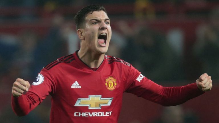 Diogo Dalot dùng tháng lương đầu tiên ở M.U làm điều bất ngờ - Bóng Đá