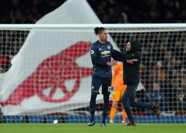 Sao Man Utd bị hooligan 