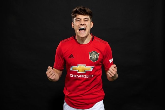 CHÍNH THỨC! Tân binh đầu tiên ra mắt Man United - Bóng Đá