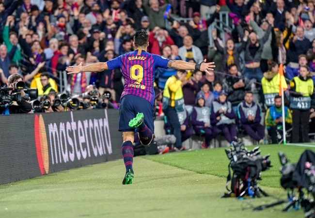 Fan Liverpool giận tái mặt vì Suarez - Bóng Đá