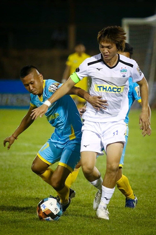 Tuyển thủ Việt Nam tại vòng 1: Người thắng 5 sao, kẻ nhận thẻ đỏ - Bóng Đá