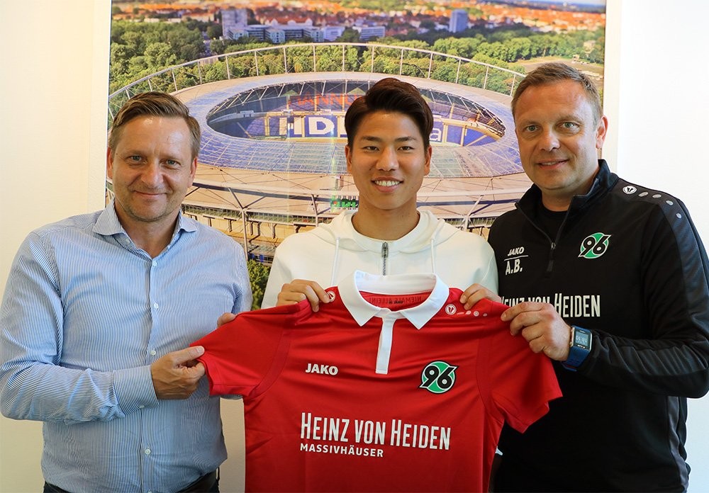 Hannover xúc Takuma Asano - Bóng Đá