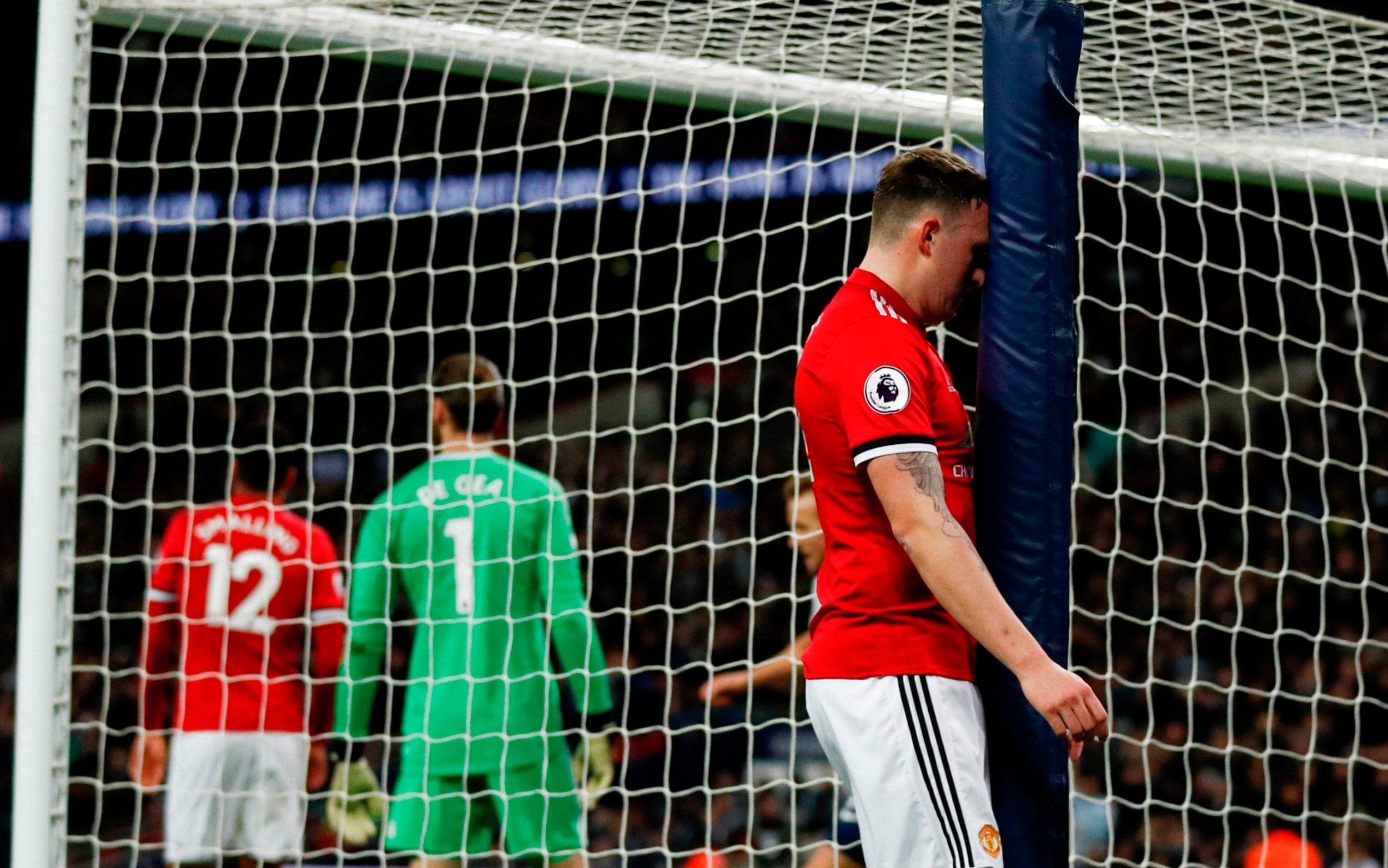 10 tình huống Phil Jones trở thành cảm hứng 'meme' trong màu áo M.U (P1) - Bóng Đá