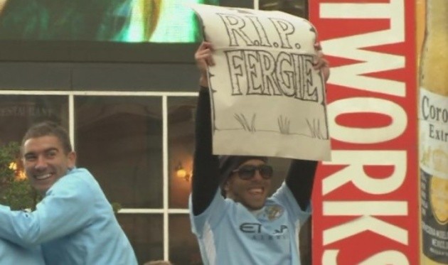 Carlos Tevez joins Man utd - Bóng Đá