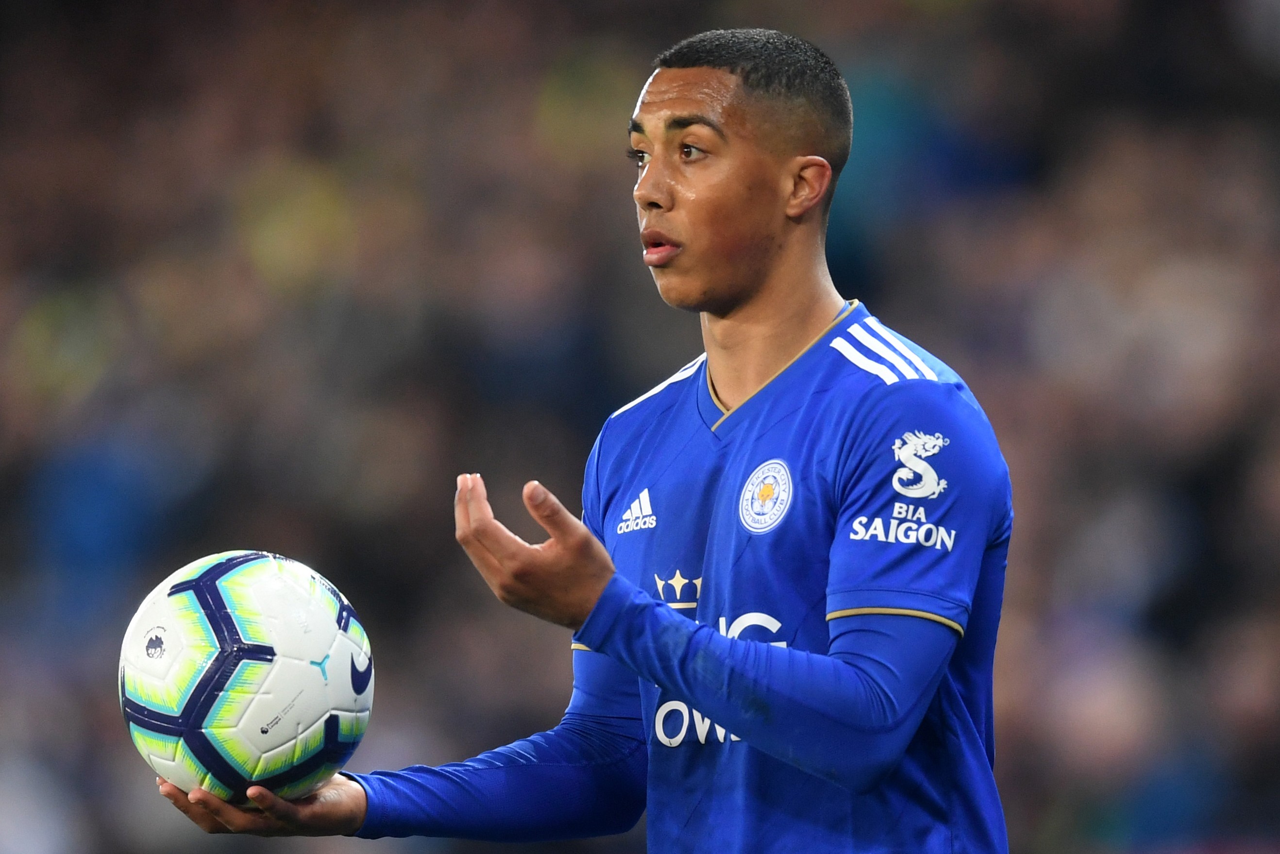 Neville khen Youri Tielemans  - Bóng Đá