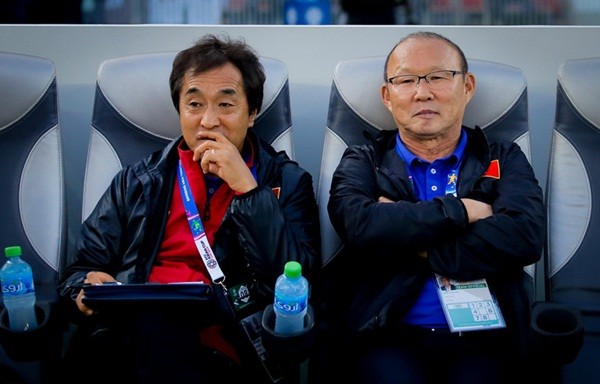 HLV Lee Young-jin: Việt Nam có thể vào vòng loại cuối World Cup - Bóng Đá