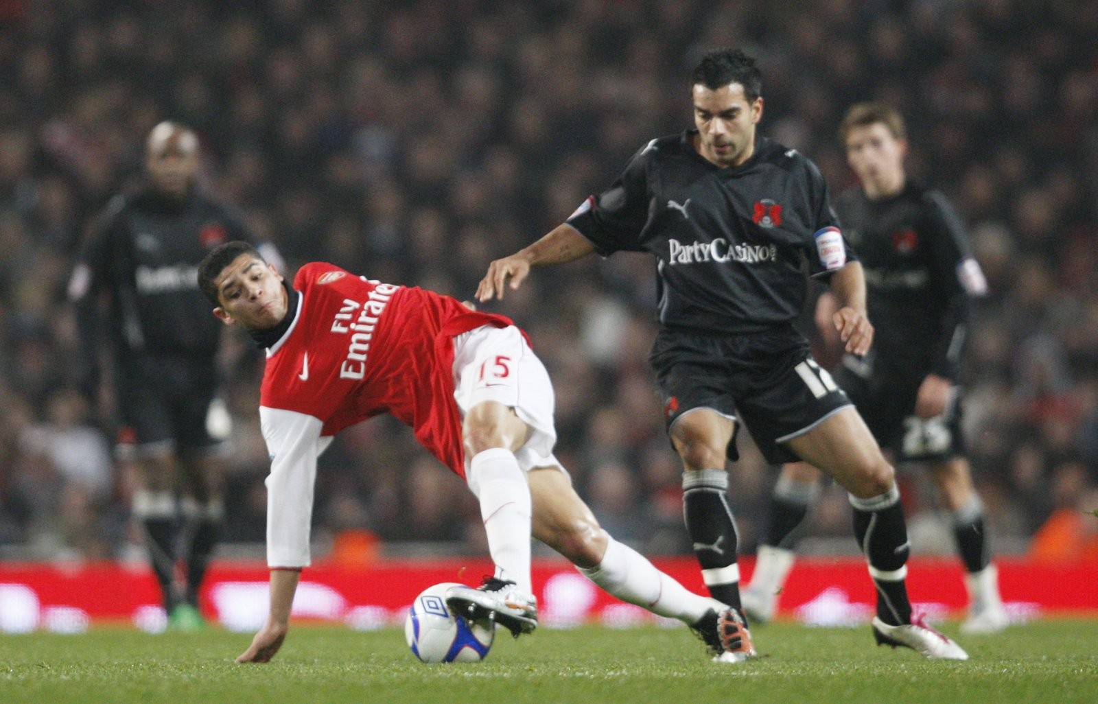 Có một cầu thủ từ bỏ đỉnh cao tại Arsenal vì... cô đơn - Bóng Đá