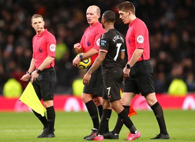 Jose Mourinho RAGING in hilarious video after Raheem Sterling tried to win second penalty during Tottenham victory - Bóng Đá