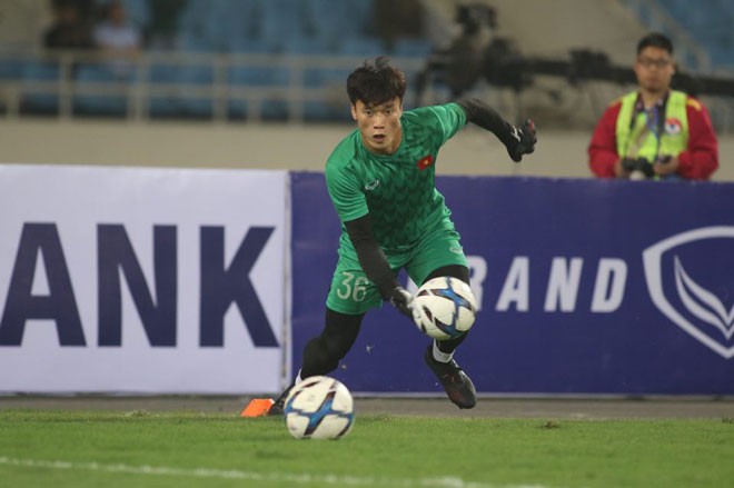 Pháo sáng cháy tưng bừng trước trận U23 Việt Nam chiến Voi rừng Thái Lan  - Bóng Đá