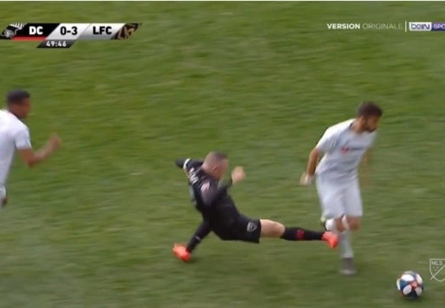 rooney thẻ đỏ vì pha bóng ác ý - Bóng Đá