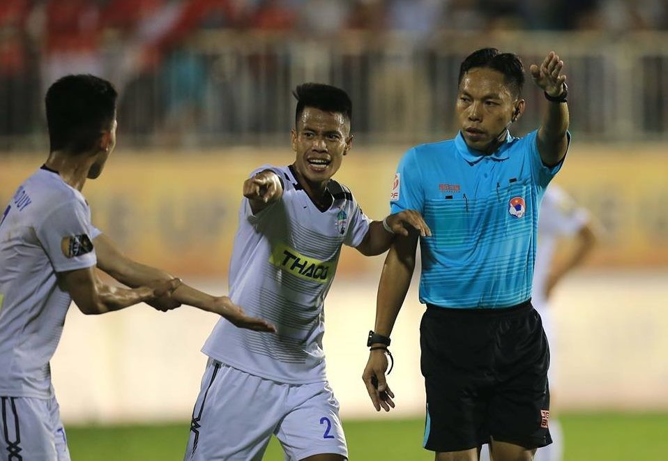 Sếp lớn HAGL: Chúng tôi đã bị cướp mất 2 quả penalty mười mươi - Bóng Đá