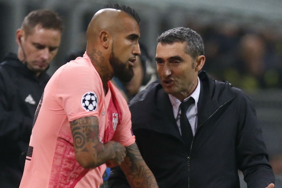 Barcelona boss Valverde is not thinking about a transfer for Vidal with Inter Milan and Manchester United eyeing up move for Chilean hard man - Bóng Đá