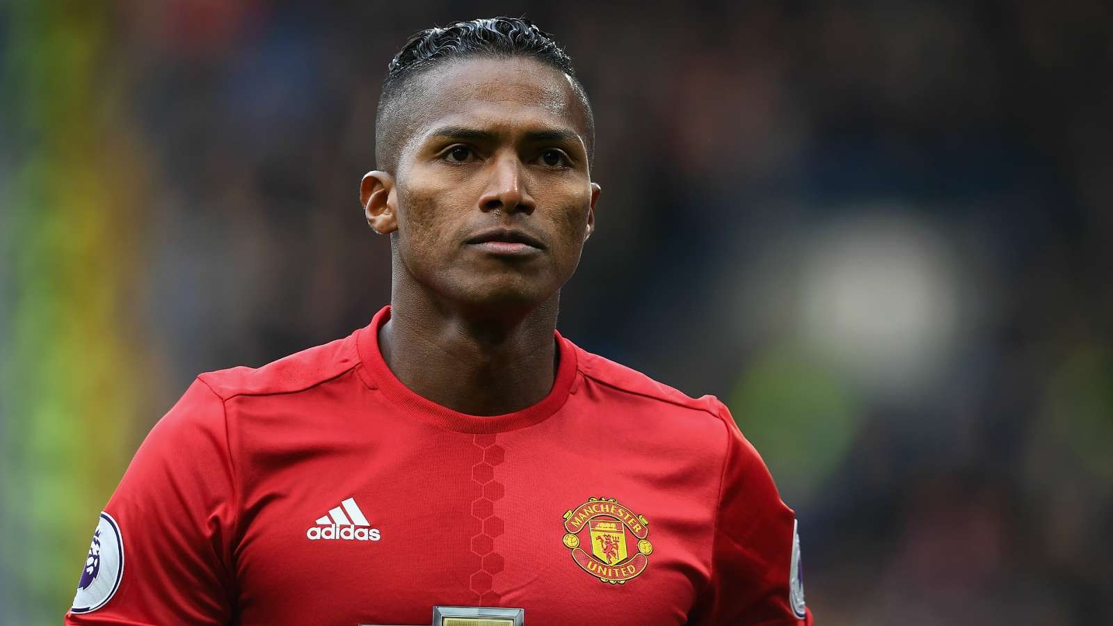 Valencia: Watching Man Utd is painful for me - Bóng Đá