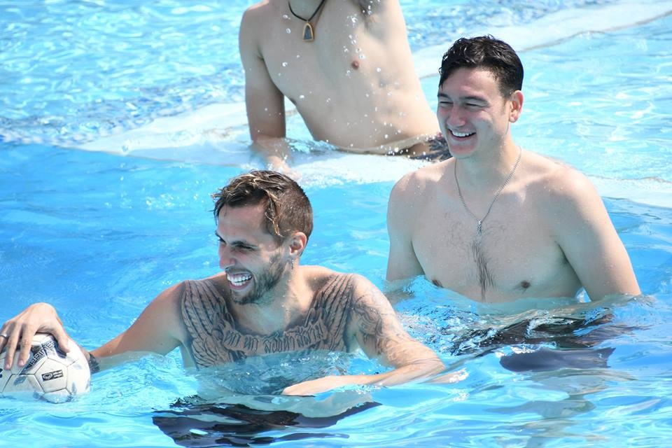 Văn Lâm chia sẻ thú vị về cuộc sống tại Muangthong United - Bóng Đá