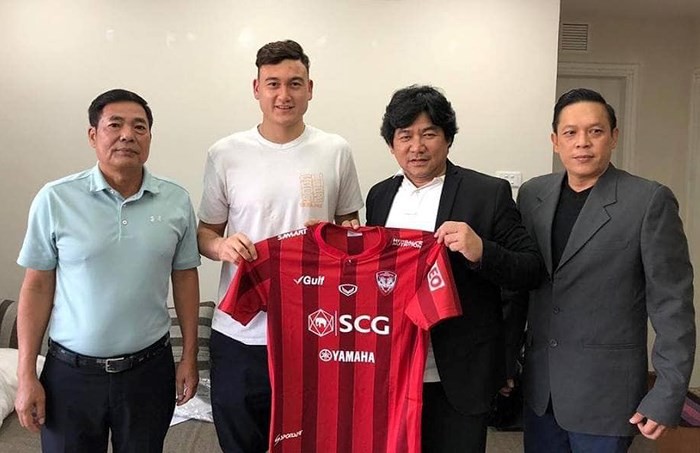 Người đại diện tiết lộ góc khuất về việc Văn Lâm sang Muangthong United - Bóng Đá