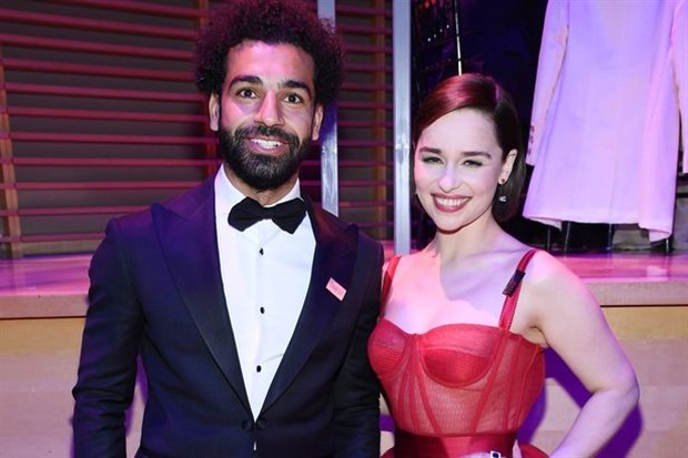 Salah lịch lãm diện kiến 'Mẹ Rồng' - Bóng Đá