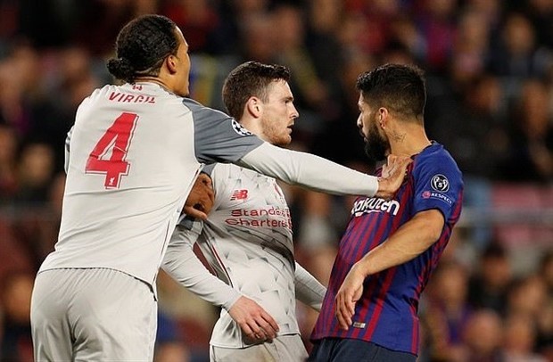 Suarez cạn tình, CĐV Liverpool bênh vực - Bóng Đá