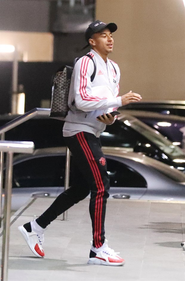 Sắp tới giờ đấu, dàn sao Man Utd vẫn trốn đi chơi bài - Bóng Đá