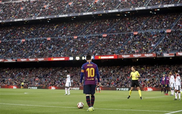 Diệt gọn Real giúp Barcelona vượt mặt Man Utd trên MXH - Bóng Đá