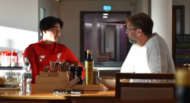 Minamino ngượng ngùng trong 