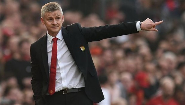 Sắp tới giờ đấu, dàn sao Man Utd vẫn trốn đi chơi bài - Bóng Đá