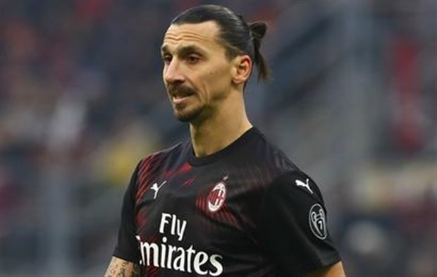 Fan Ronaldo hả hê vì Ibrahiovic bị 