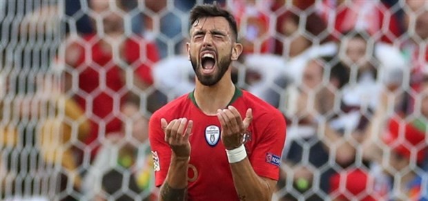 CĐV Liverpool tranh cãi dữ dội vì đồng đội của Ronaldo - Bóng Đá