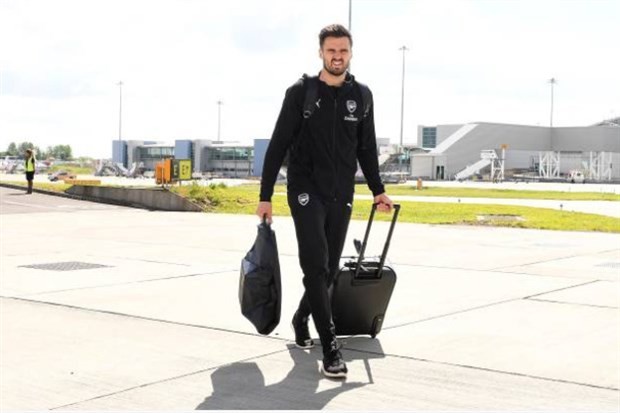 Ảnh Arsenal đến Baku - Bóng Đá