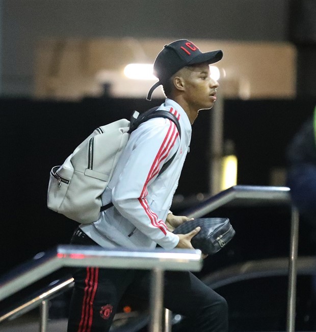 Sắp tới giờ đấu, dàn sao Man Utd vẫn trốn đi chơi bài - Bóng Đá