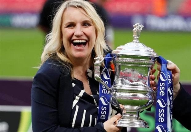 NHM dậy sóng vì HLV nữ của Chelsea - Bóng Đá
