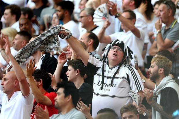 Khảo sát: Nước Anh đang ủng hộ Liverpool hay Man City? - Bóng Đá