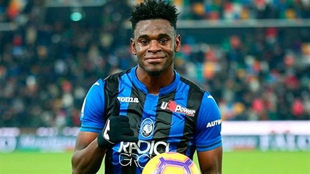 Sốc: Cúp vô địch Premier League đã được mang tới Anfield - Bóng Đá