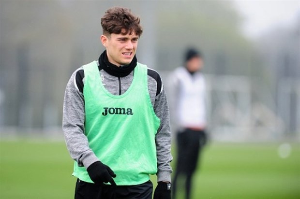 Chưa ra mắt, các CĐV Man Utd đã thấy lo vì Daniel James - Bóng Đá