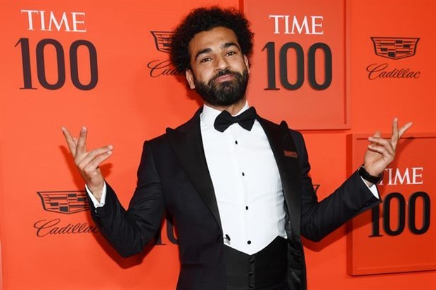 Salah lịch lãm diện kiến 'Mẹ Rồng' - Bóng Đá