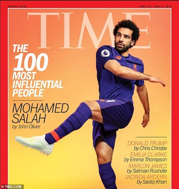 Salah lịch lãm diện kiến 'Mẹ Rồng' - Bóng Đá