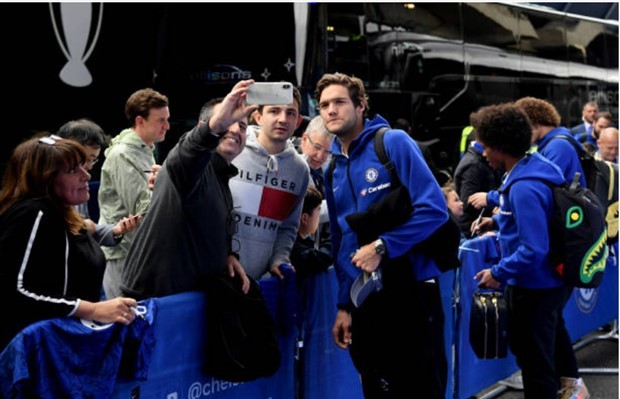 Ngày ra mắt Chelsea, Hazard đã sát cánh cùng ai? - Bóng Đá