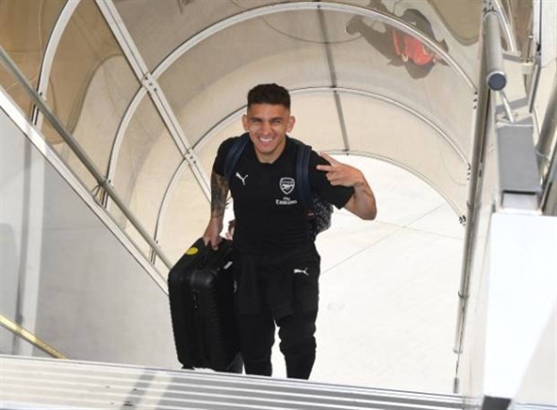 Ảnh Arsenal đến Baku - Bóng Đá