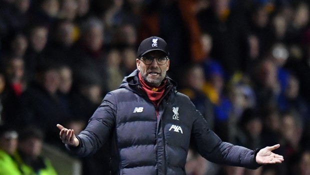 CĐV Liverpool nội chiến vì quyết định 