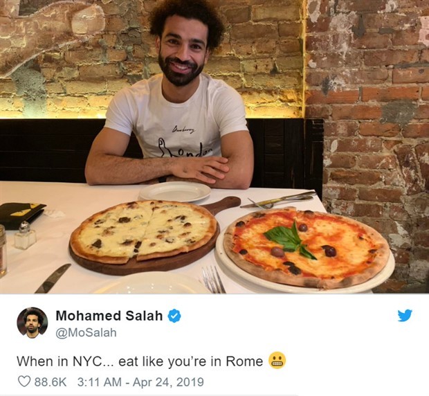 Salah lịch lãm diện kiến 'Mẹ Rồng' - Bóng Đá