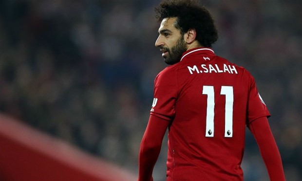 Salah lịch lãm diện kiến 'Mẹ Rồng' - Bóng Đá