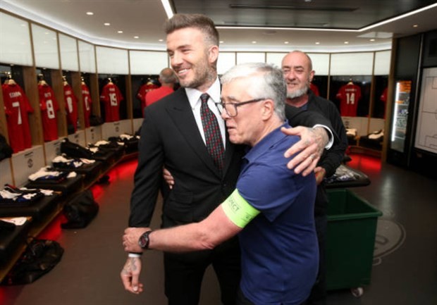 Sir Alex tay bắt mặt mừng hội ngộ các tượng đài của Man Utd - Bóng Đá