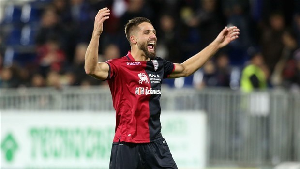 Ronaldo gặp khó tại Serie A vì một 'ông lão' - Bóng Đá