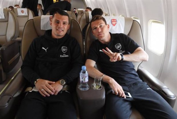 Ảnh Arsenal đến Baku - Bóng Đá