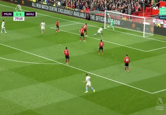 'Pha cứu thua ảo diệu từ De Gea, Pellegrini  chỉ còn biết ôm đầu' - Bóng Đá