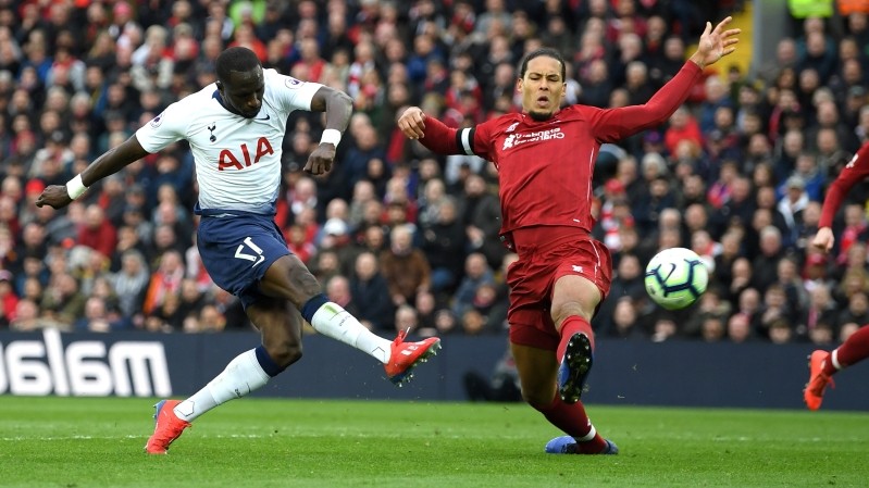 Dùng IQ 'vô cực', Van Dijk cứu Liverpool với pha phòng ngự đỉnh cao - Bóng Đá